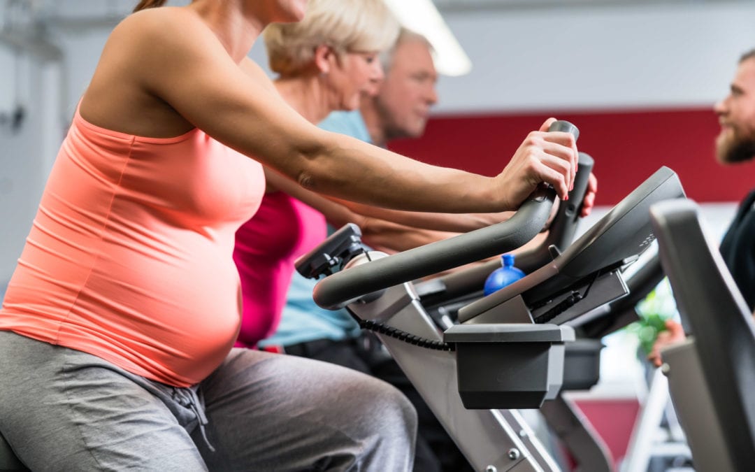 pregnant woman in spinning class