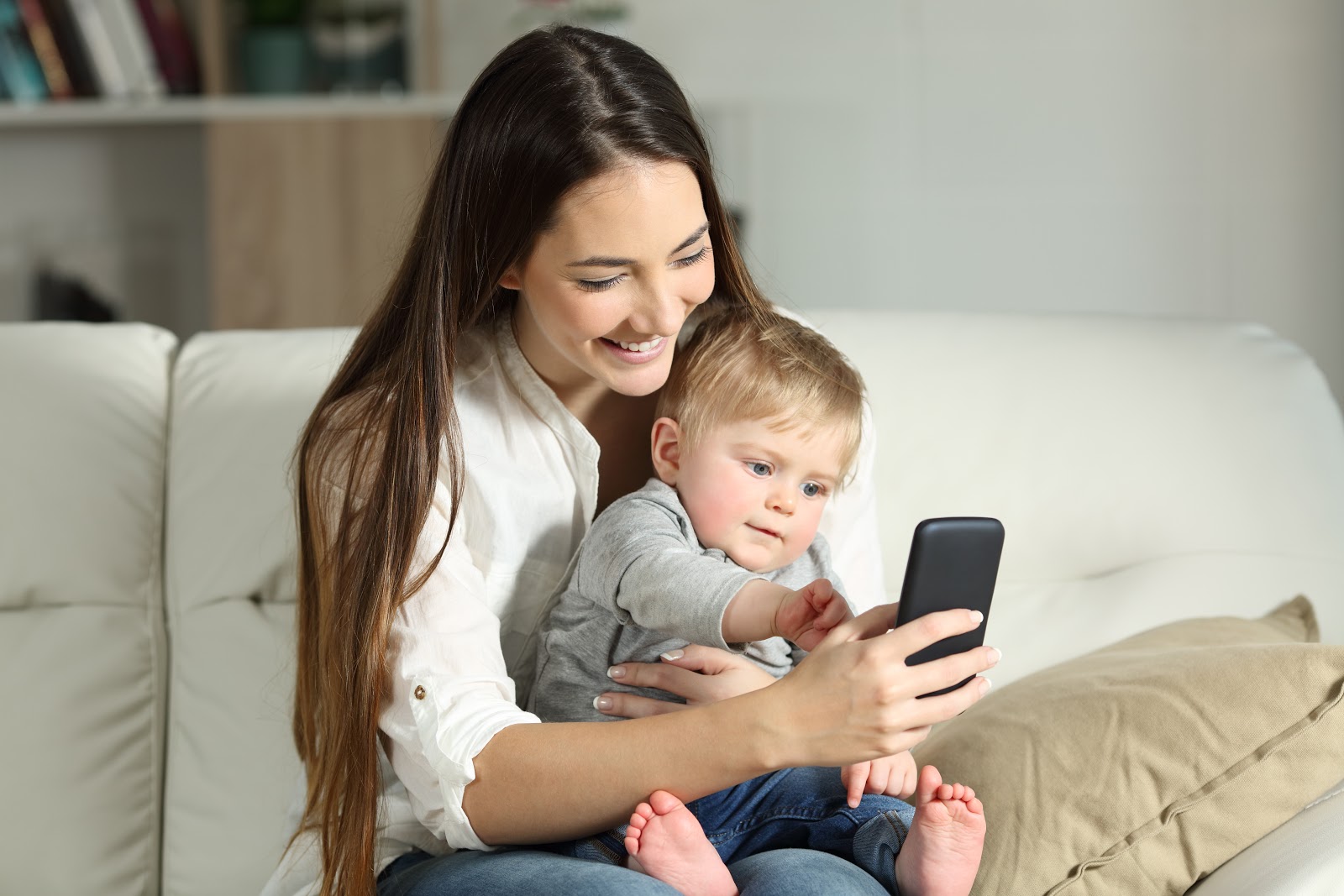Woman-with-child-playing-with-smartphone