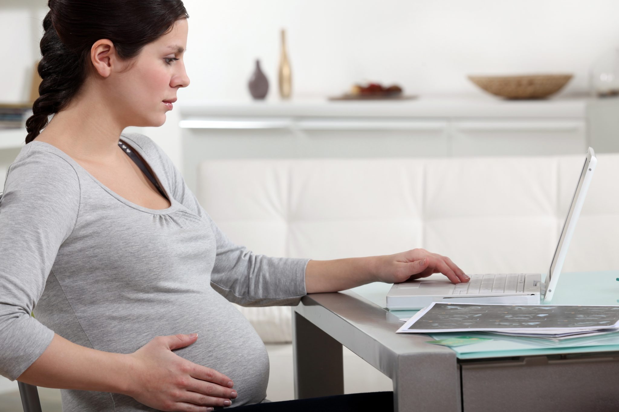 Expectant mother looking up labor fears